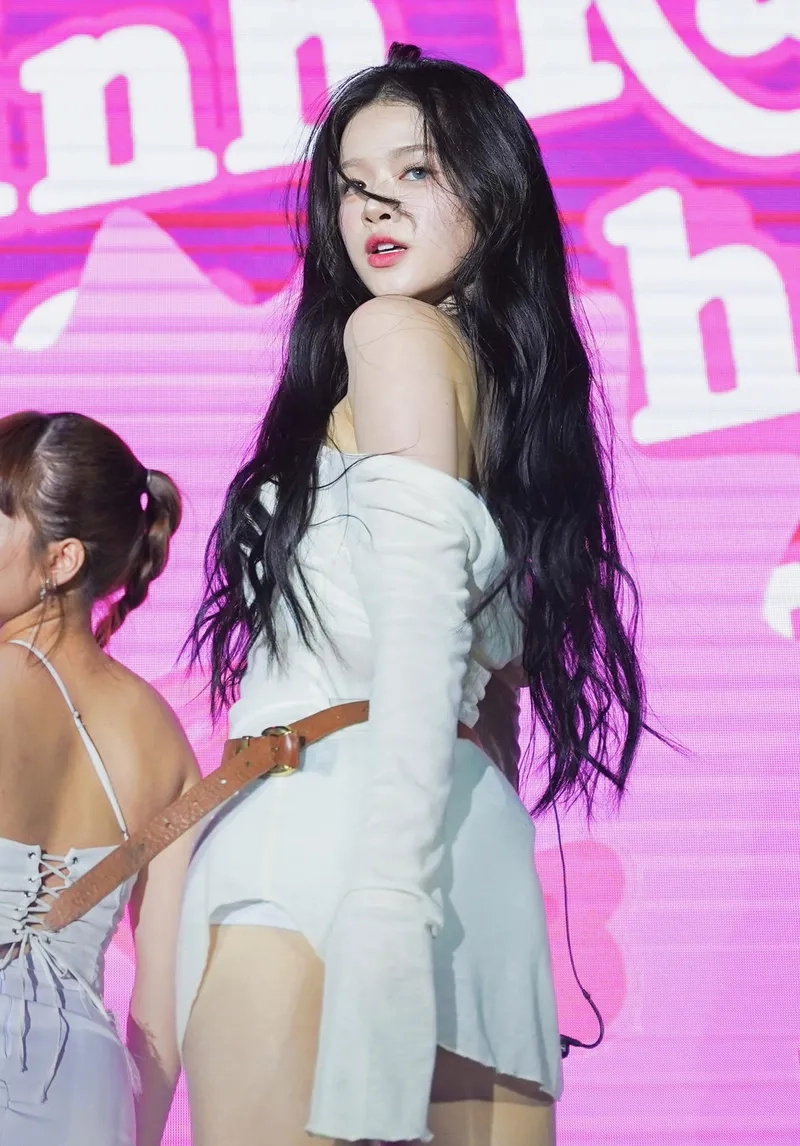 Tò mò Linh Ka hẹn hò với những tin đồn tình cảm hấp dẫn