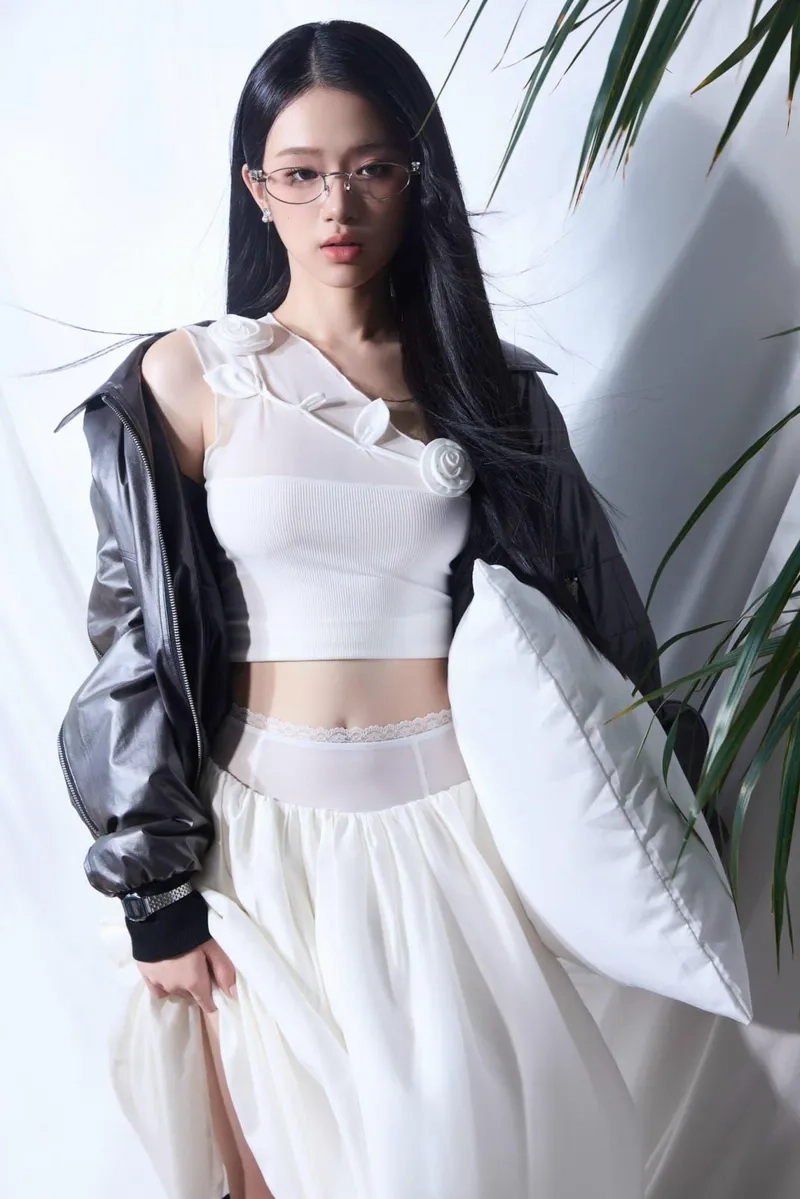 Khám phá Linh Ka cao bn với vóc dáng chuẩn hotgirl