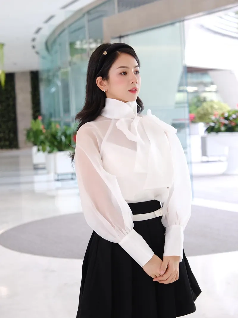 Xem DJ Mie đánh nhạc bùng nổ trên sân khấu