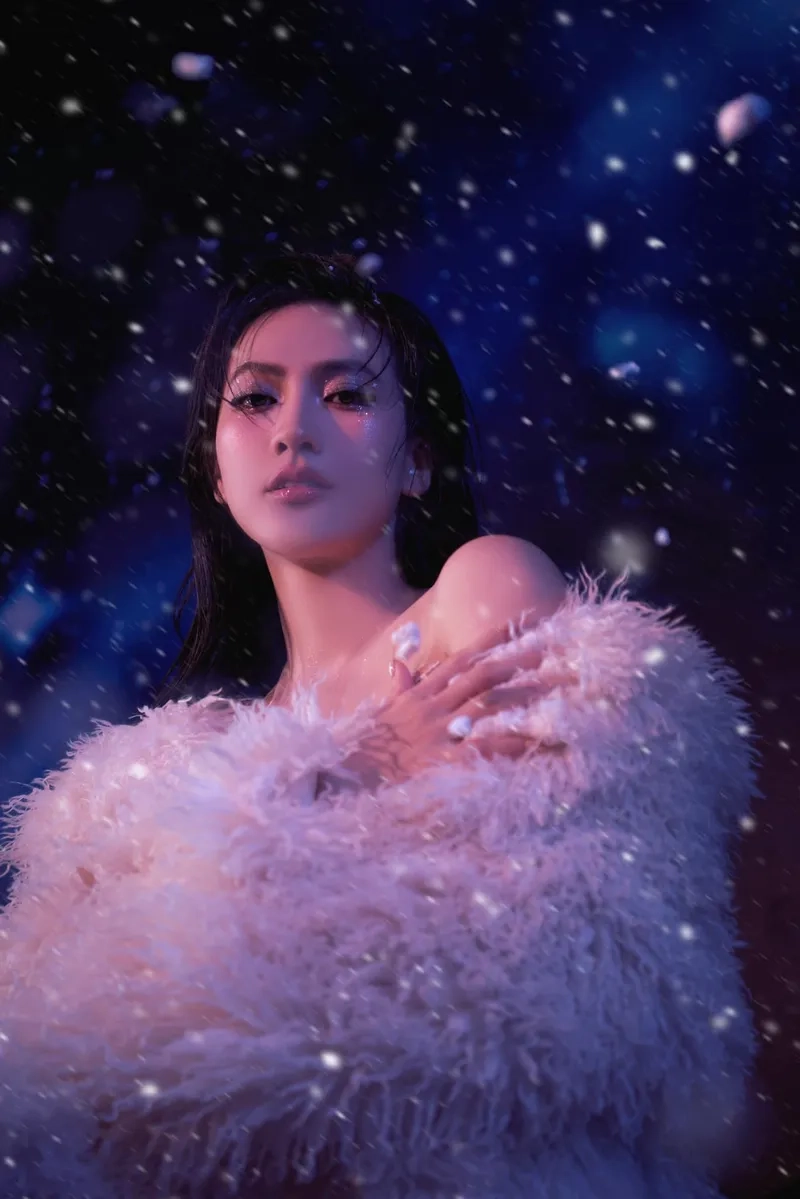 Nghe Lối nhỏ Đen Phương Anh Đào với giọng hát đầy cảm xúc