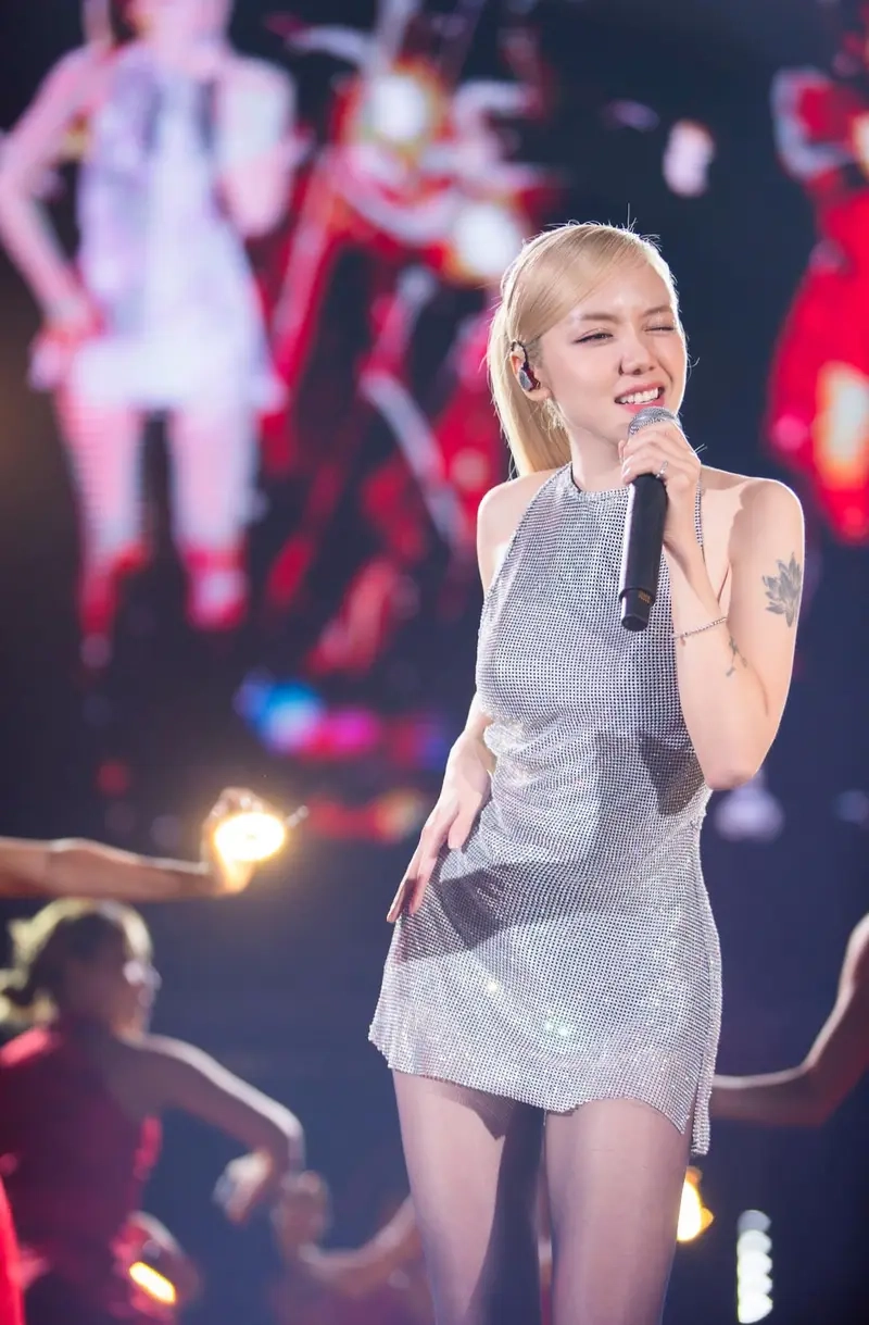 Hát karaoke karaoke Mộng Phương Ly để thăng hoa cảm xúc