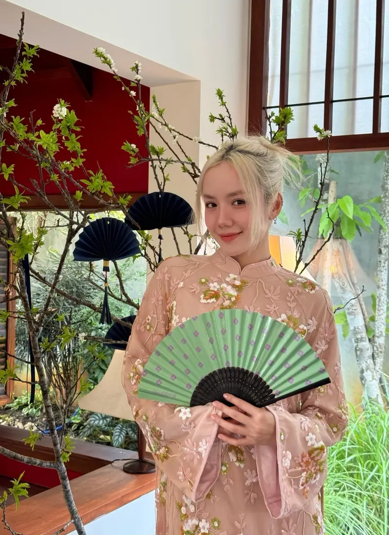 Nghe lại Phương Ly mặt trời của em hit triệu view Vpop