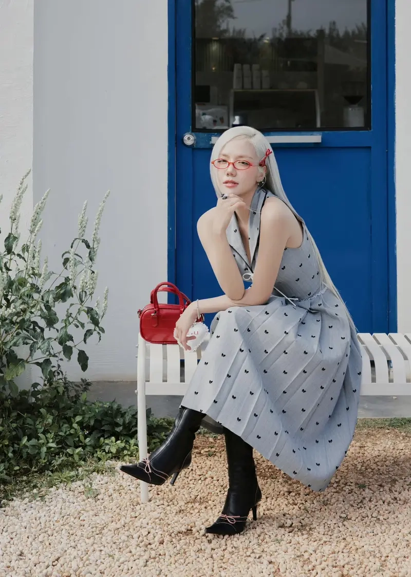 Theo dõi Phương Ly Instagram để cập nhật hình ảnh mới nhất