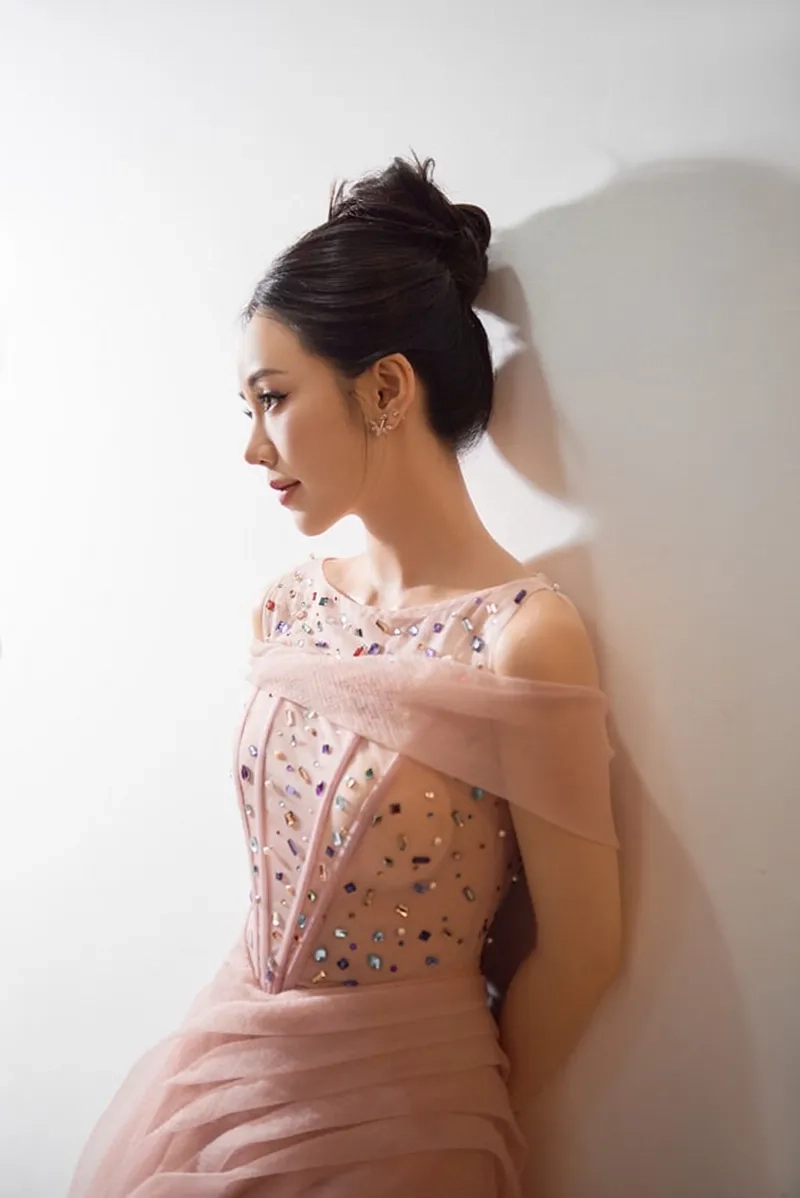 Khám phá tiểu sử diễn viên Quỳnh Kool qua ảnh đẹp mê hồn