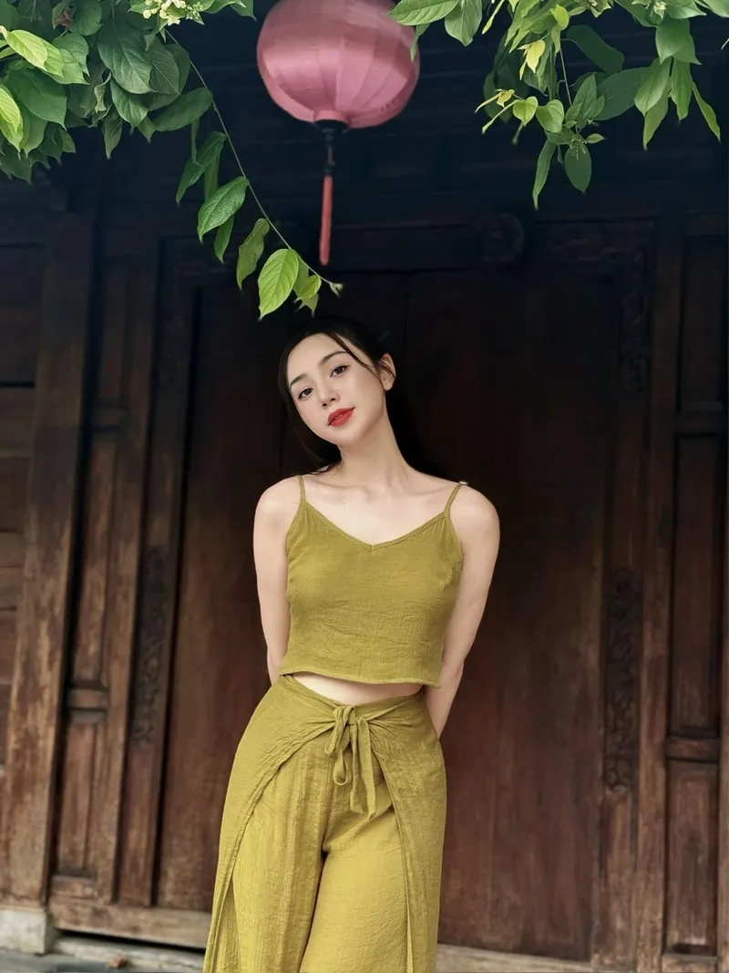 Quỳnh Kool gara hạnh phúc ấn tượng qua bộ ảnh năng động