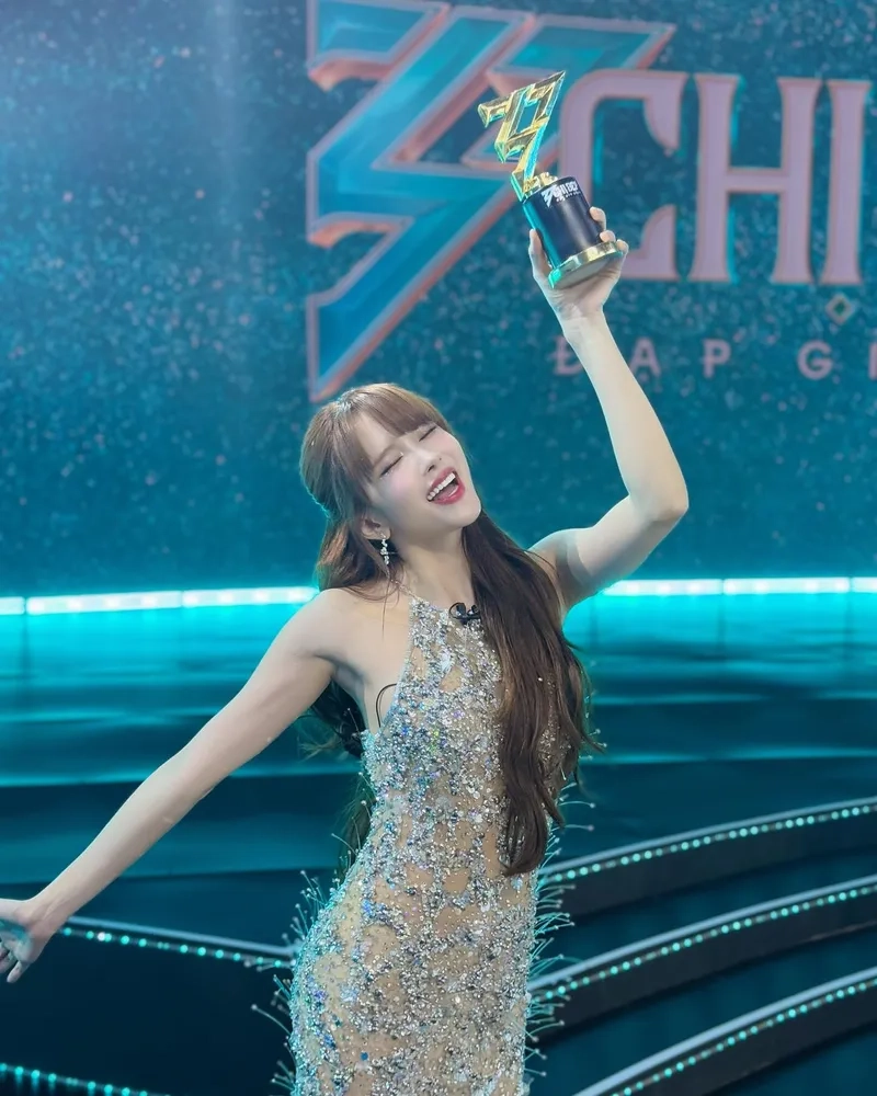 Chiều cao Thiều Bảo Trâm khiến fan không thể rời mắt khỏi cô nàng