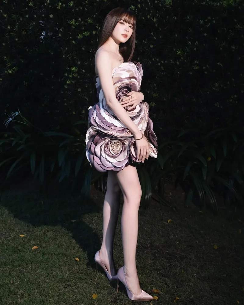 Thiều Bảo Trâm Chị đẹp chinh phục khán giả bằng tài năng và nhan sắc