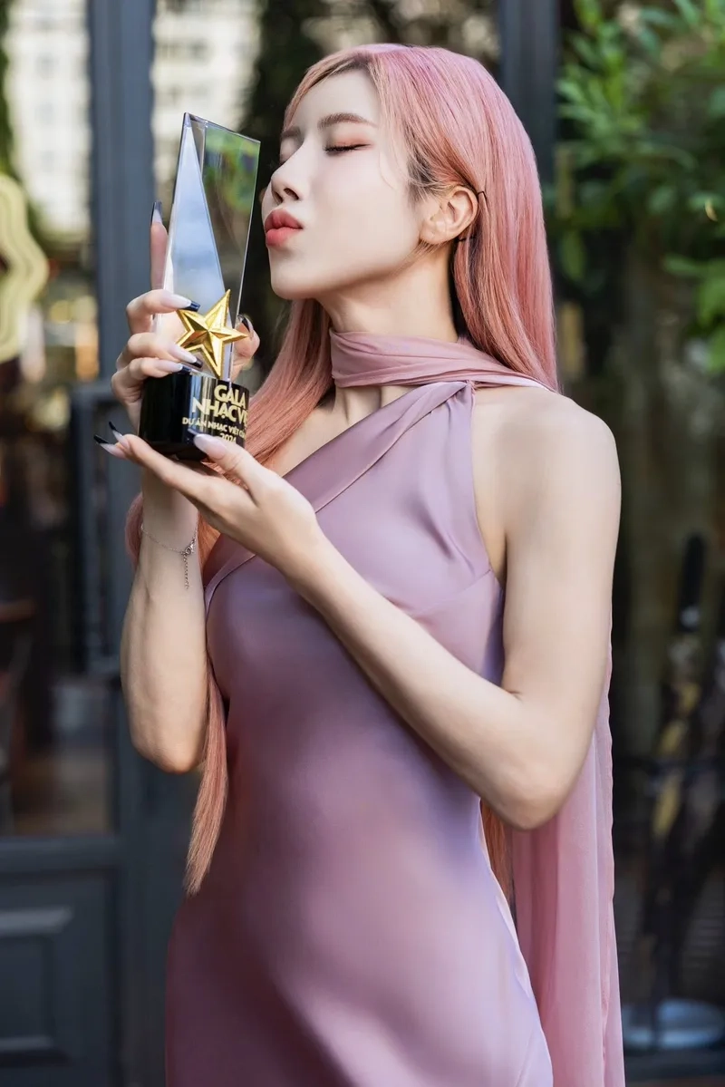 Khám phá Trang Pháp sáng tác với những ca khúc hit