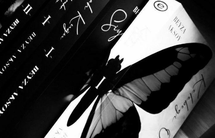 Ảnh avatar buồn nữ nhẹ nhàng nhưng thấm đẫm tâm sự