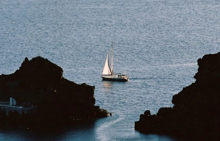 Avatar cô gái buồn mang nỗi niềm khó nói thành lời