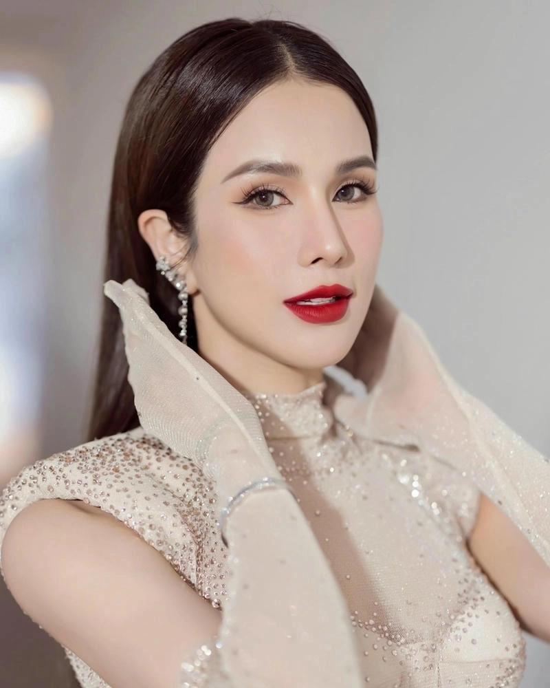 Diệp Lâm Anh là ai mà gây chú ý đến vậy