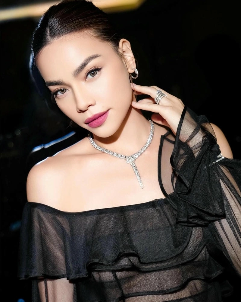 Khám phá bí quyết yoga Hồ Ngọc Hà