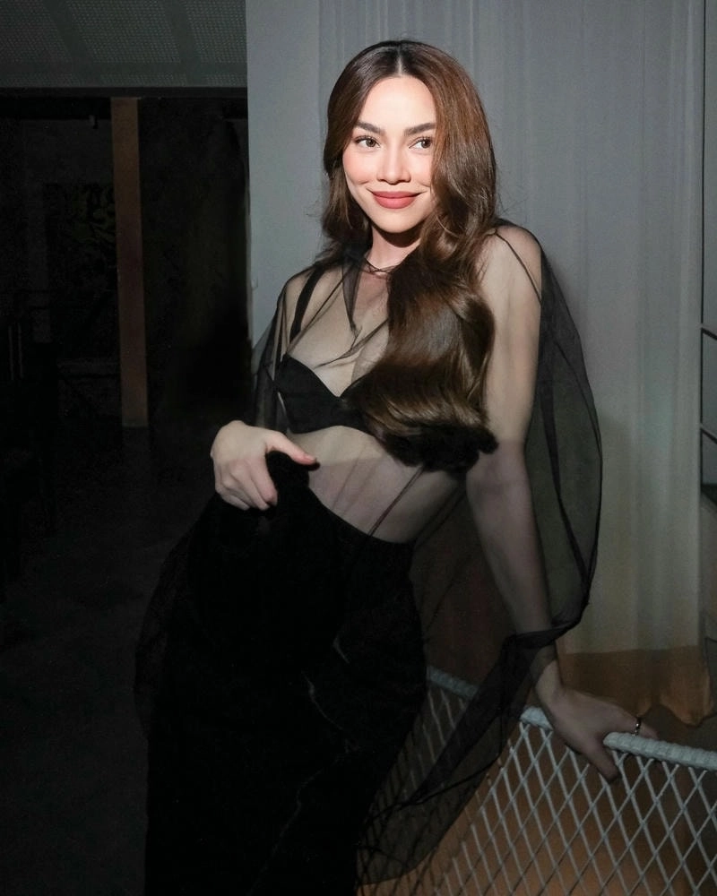 Hình ảnh phát hành Hồ Ngọc Hà album