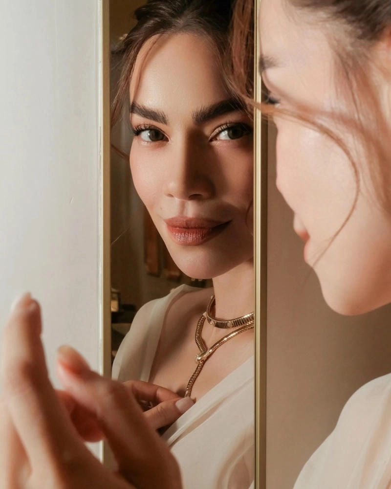 Cảm xúc sâu lắng từ lời bài hát Hồ Ngọc Hà Sao ta lặng im