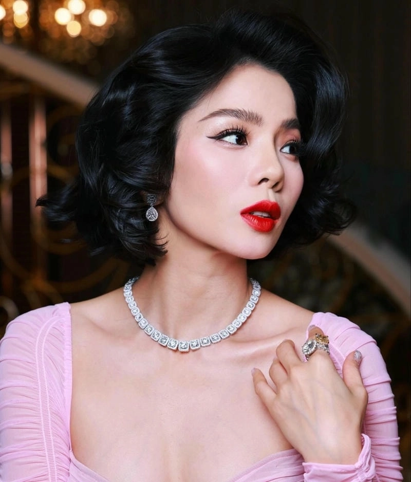 Thử tài hát cùng karaoke Lệ Quyên