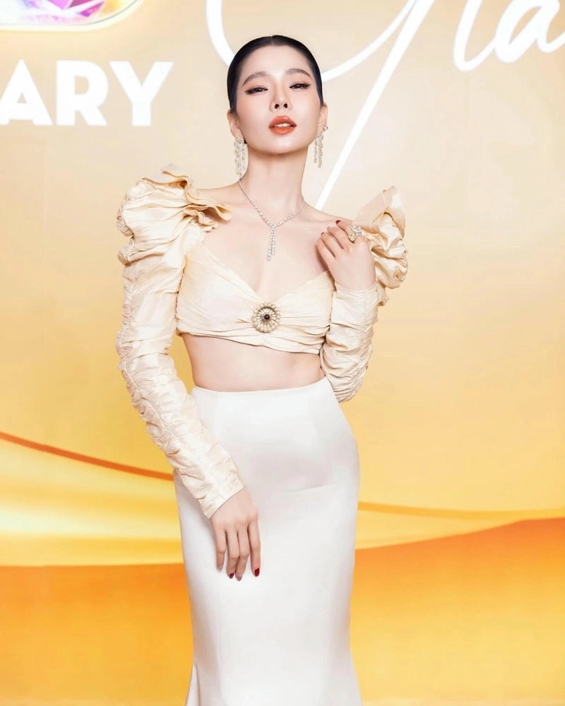 Tìm hiểu thông tin Hà Lệ Quyên đầy thú vị