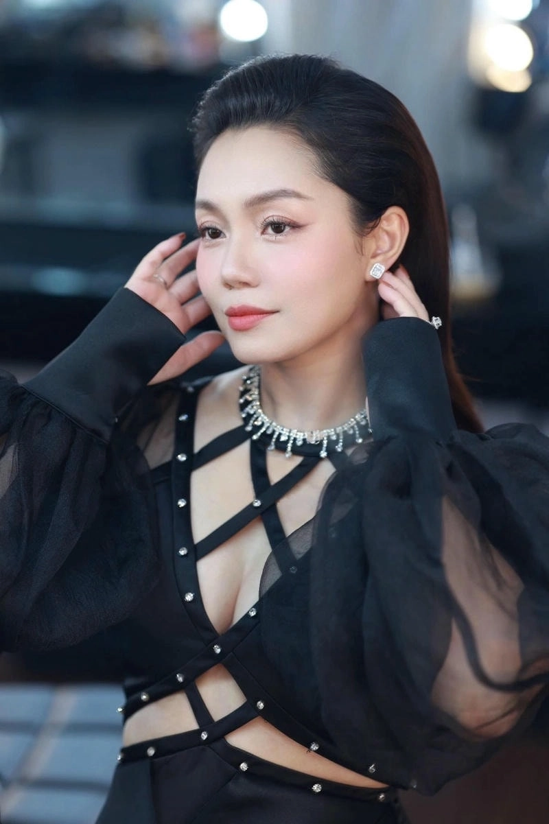 Nguyễn Ngọc Anh với ca khúc Đóa hoa nở muộn đầy cảm xúc