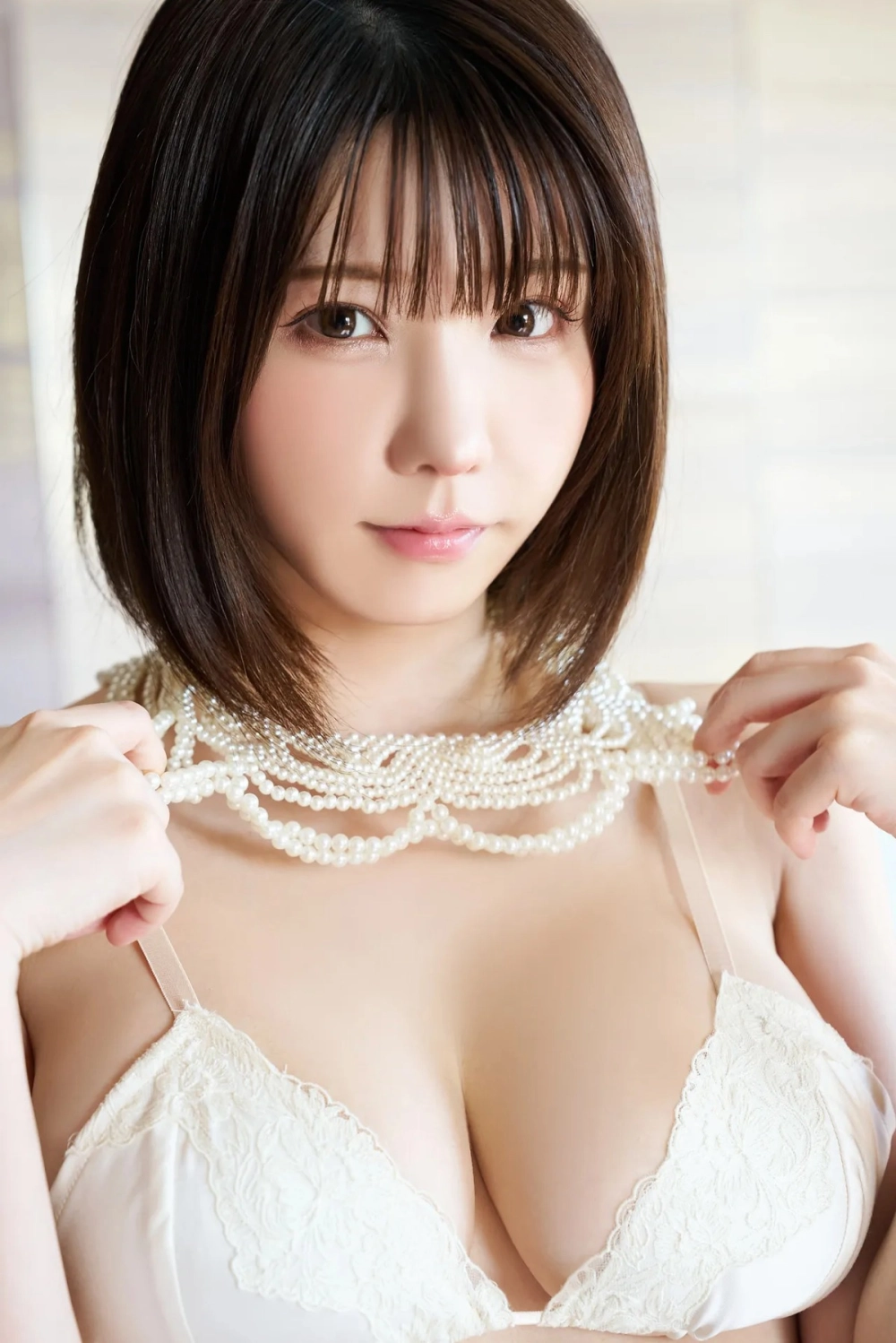 Vẻ đẹp nồng nàn của Enako khiến tim người tan chảy