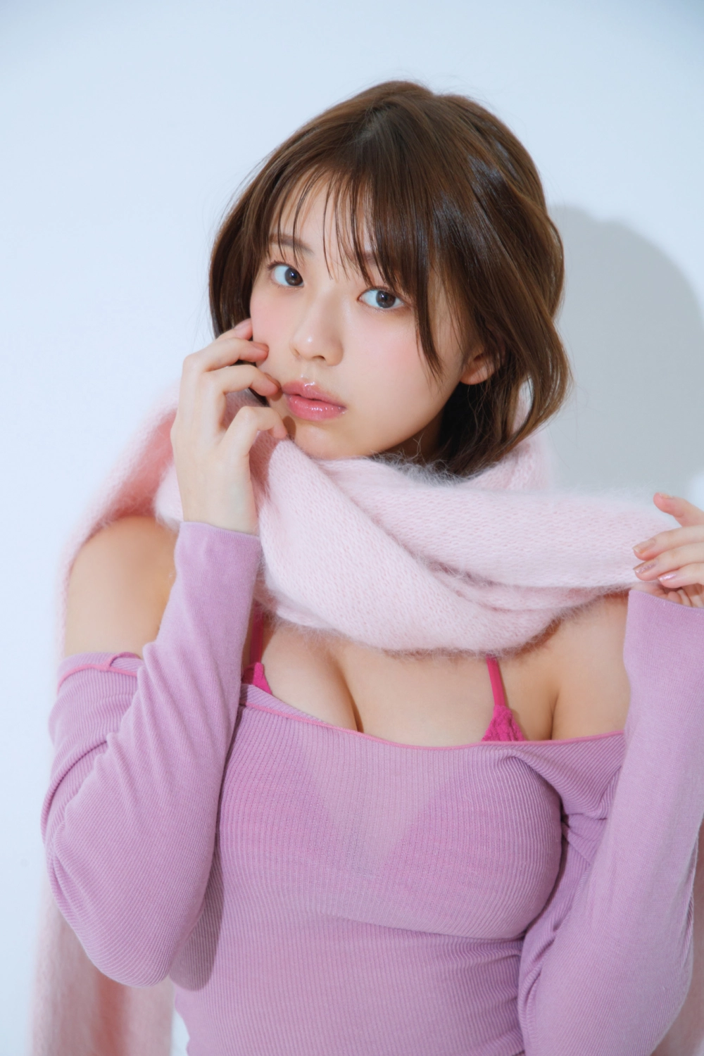 Hina Kikuchi tự tin khoe vẻ đẹp nóng bỏng khó cưỡng