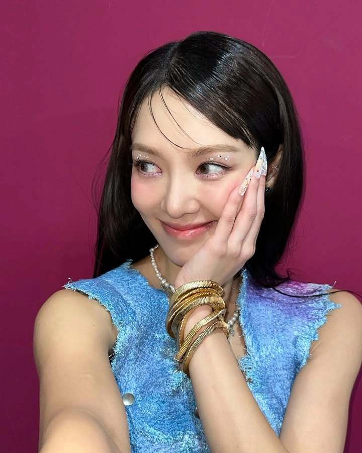 Hyoyeon khiến khung hình trở nên rực lửa với vẻ đẹp gợi cảm