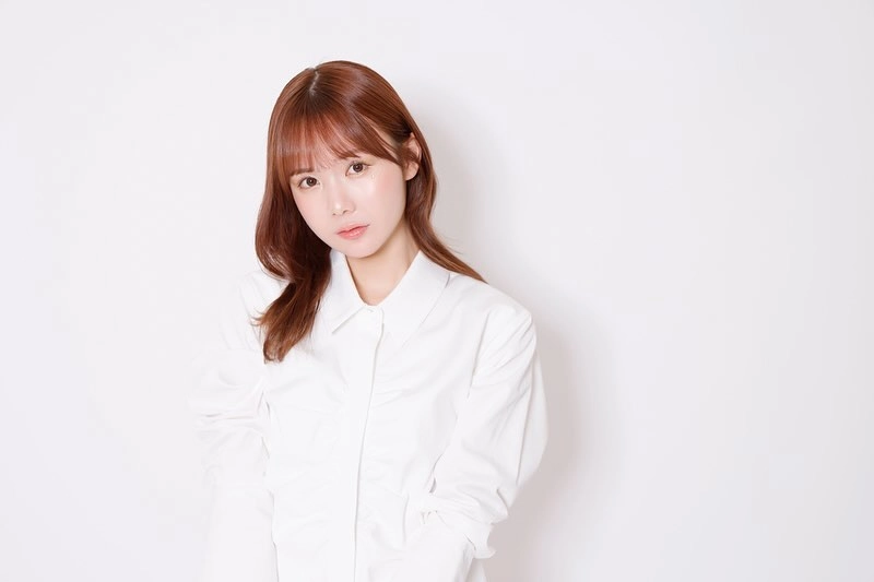 Ánh mắt sexy của Miru Sakamichi khiến người xem ngẩn ngơ