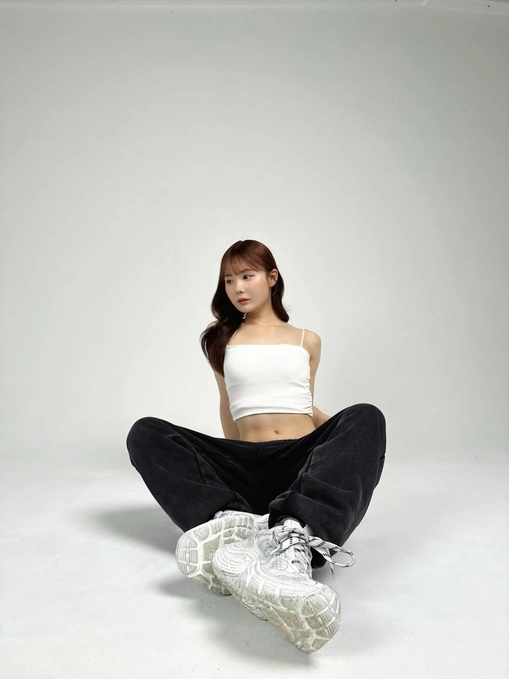 Vẻ đẹp nóng bỏng của Miru Sakamichi khiến tim người loạn nhịp