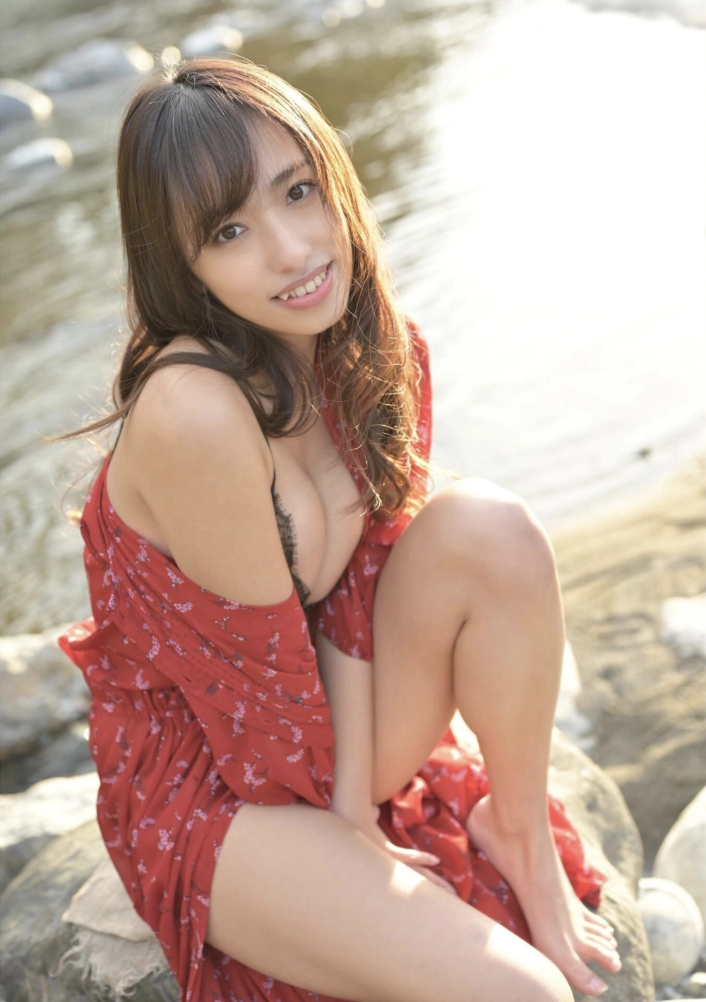 Nét đẹp gợi cảm của Mizuki Takanashi khiến người xem không thể rời mắt