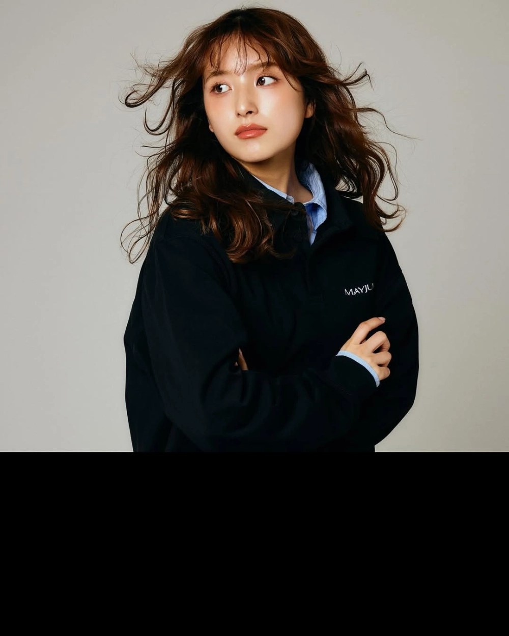 Ánh mắt của Nana Owada toát lên sự quyến rũ rực lửa