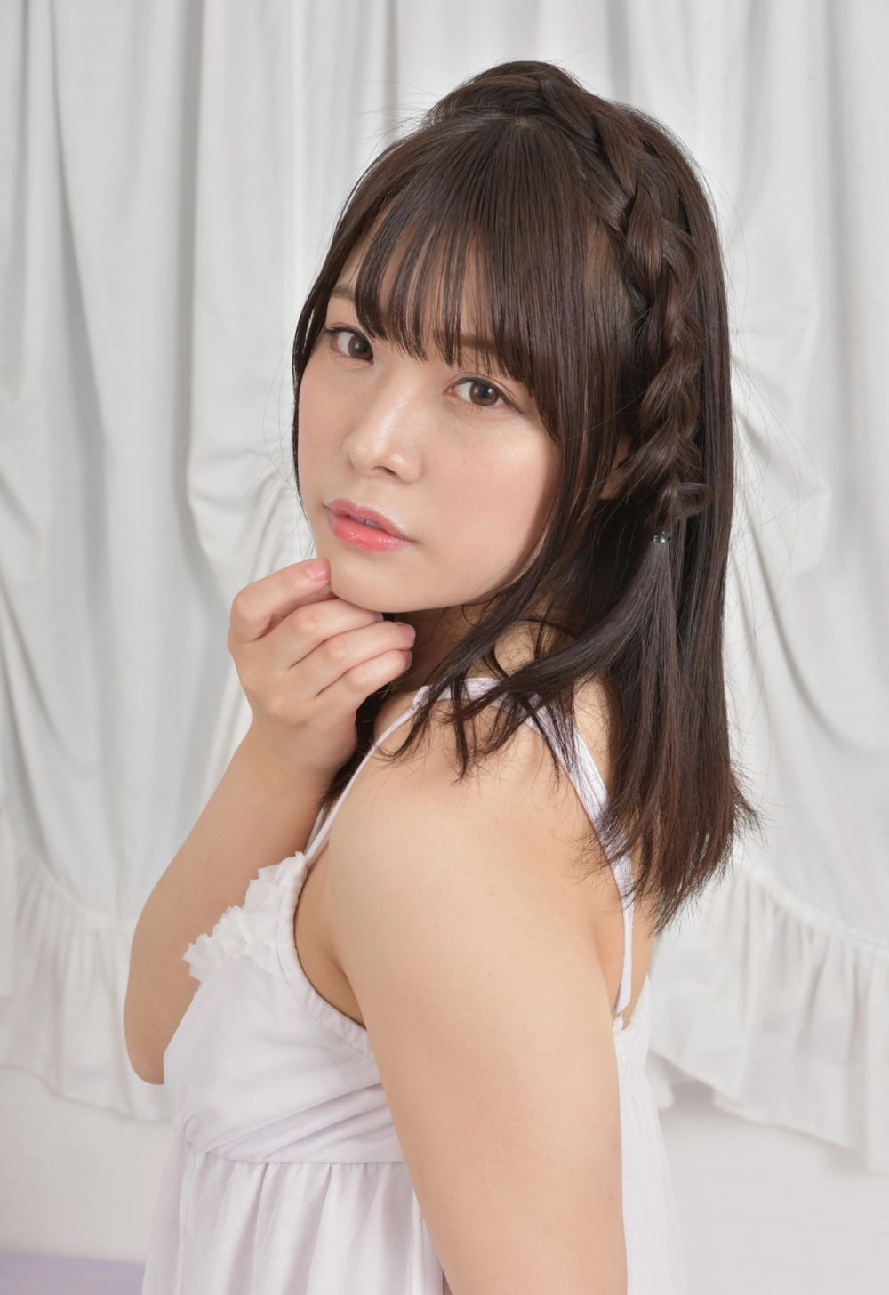 Thần thái sexy của Nana Yagi khiến ai cũng phải say đắm