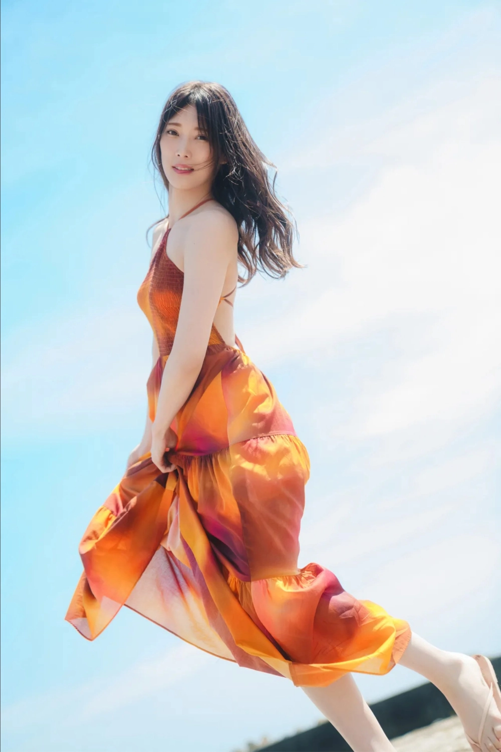 Nụ cười quyến rũ của Saki Akai khiến trái tim rung động