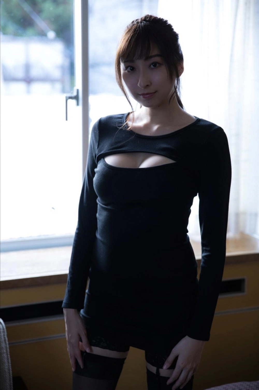 Saki Ogata khoe dáng quyến rũ khiến fan ngẩn ngơ