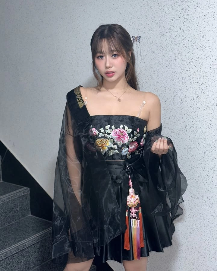 ShaVit Khan khiến người xem ngẩn ngơ bởi sức hút quyến rũ