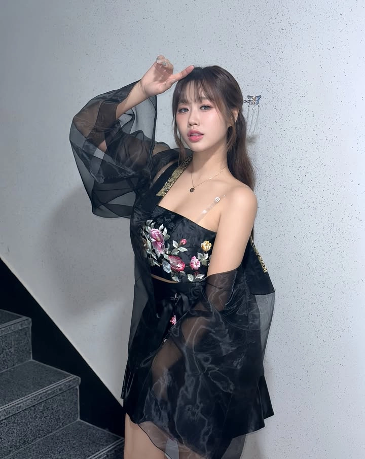 Mỗi lần xuất hiện, ShaVit Khan lại khiến tim người nhìn loạn nhịp