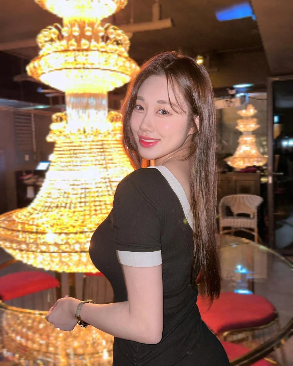 ShaVit Khan khiến người hâm mộ rung động trong từng khung hình