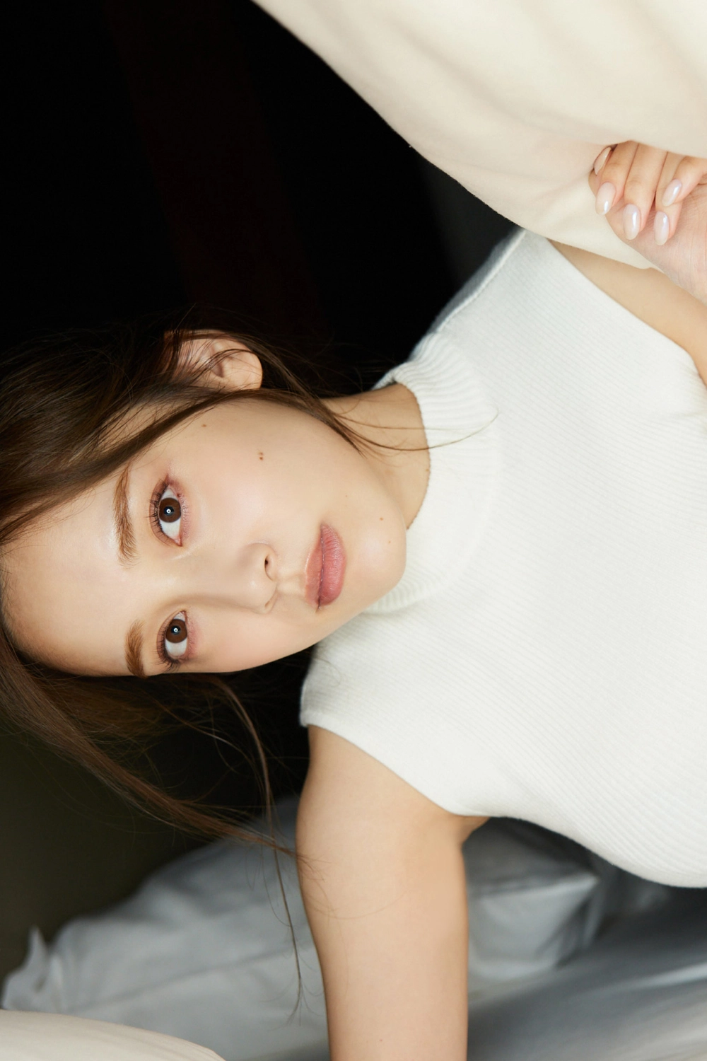 Nụ cười quyến rũ của Tomaru Sayaka khiến trái tim rung động