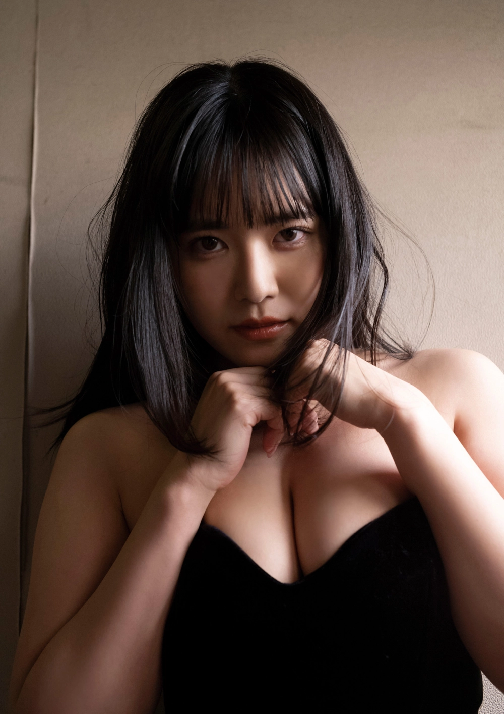 Umi Shinonome khoe đường cong hoàn hảo khiến mạng xã hội bùng nổ