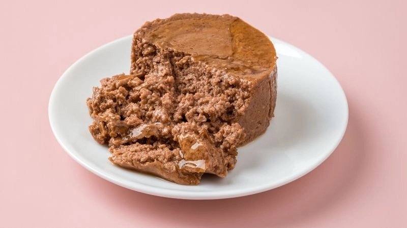 Các bước chế biến pate mềm mịn tại gian bếp